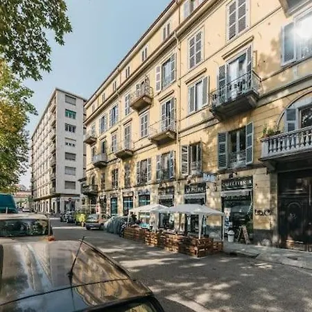 Vintage Rondo Quadrilatero Apartment