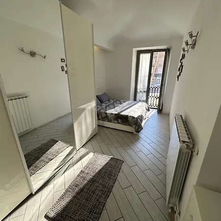 Vintage Rondo Quadrilatero Apartment